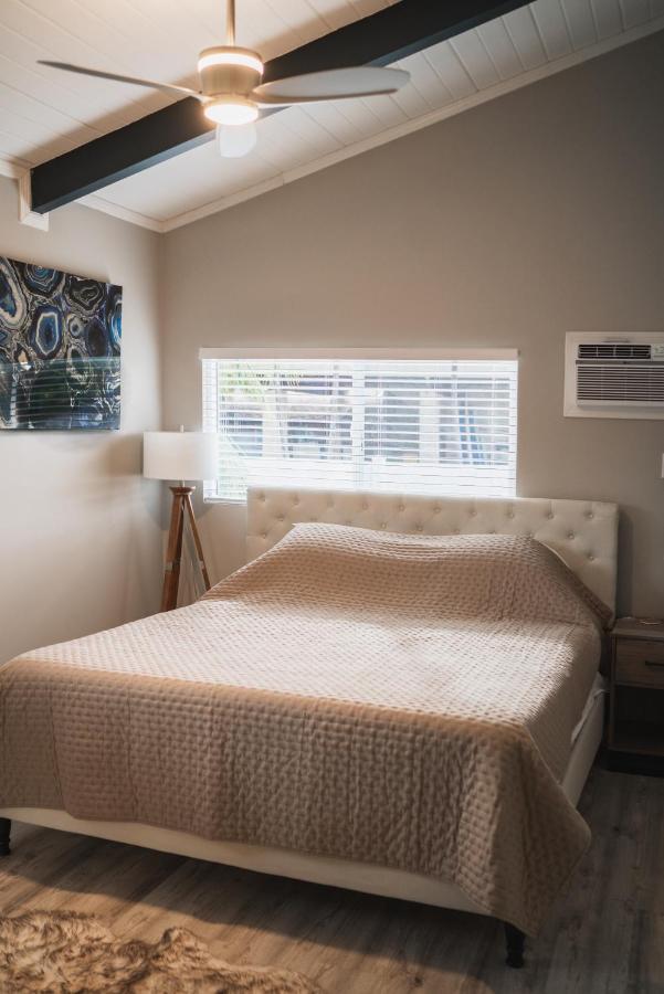 Spacious 2 Bedroom House With King Holiday home *