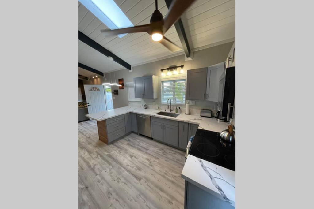 Spacious 2 Bedroom House With King *