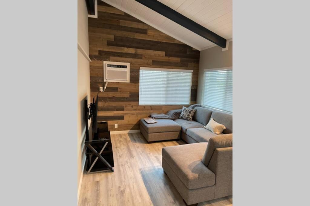 Spacious 2 Bedroom House With King * Waianae