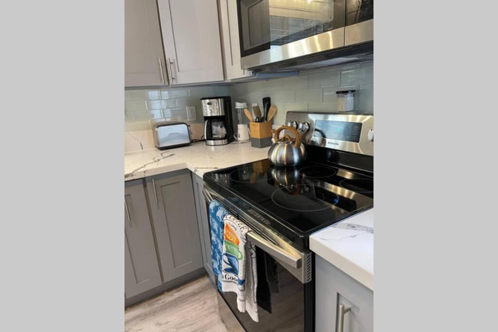 Spacious 2 Bedroom House With King * Waianae